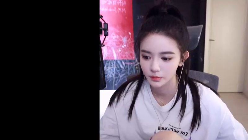 【2022-10-03 18点场】野生小师妹：斗鱼第一笨嘴