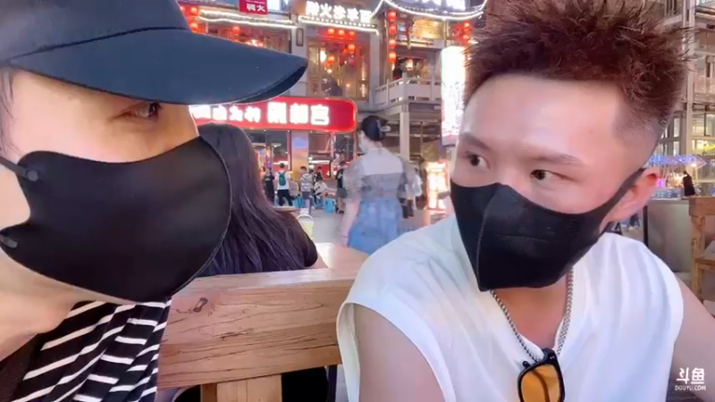 【2022-10-02 20点场】douyu小漠：重庆户外day3动漫展！