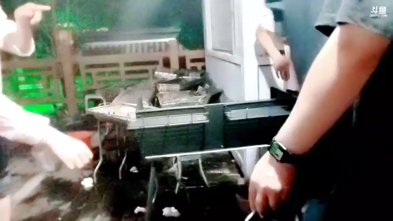 【2022-10-04 21点场】忆旧年丶：晚上8.30海边烧烤