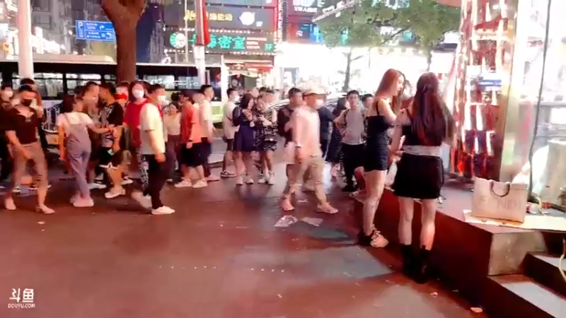 【2022-10-03 23点场】主播阿郎：320155每天给你添点堵