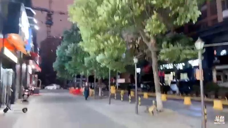 【2022-10-04 21点场】主播阿郎：320155每天给你添点堵