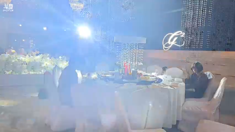 【2022-10-03 18点场】亲亲不小心：在温岭参加朋友婚礼