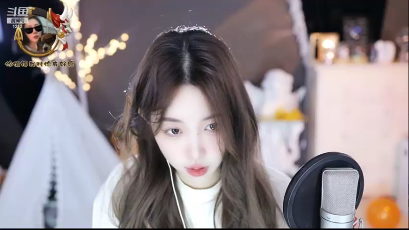 【2022-10-04 01点场】小肉球阿：爱笑的女孩运气不会差~~