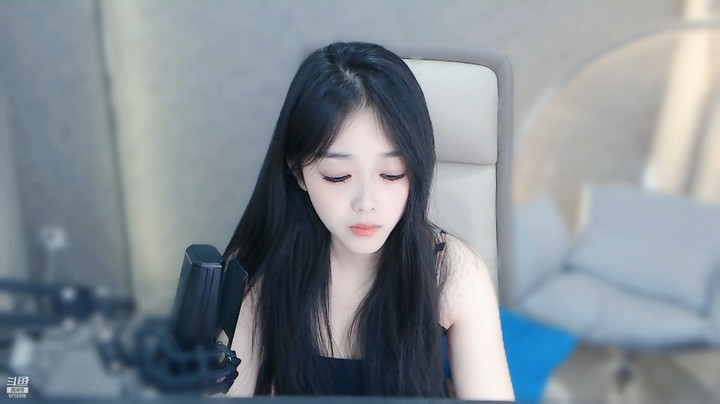 颜灵美女小姐姐一大早直播有点想睡觉吗