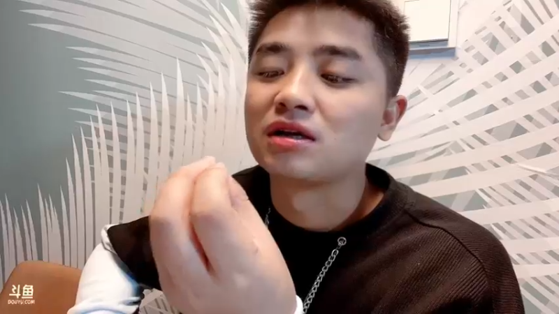 【2022-10-05 01点场】主播阿郎：320155每天给你添点堵