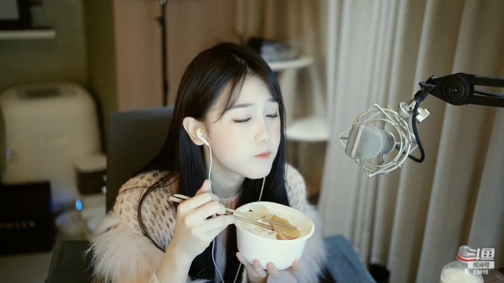 我真能吃？我再吃几口就饱了