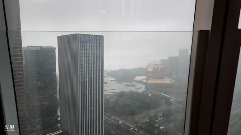 【2022-10-06 16点场】叶子户外：祝我兔宝新婚快乐。