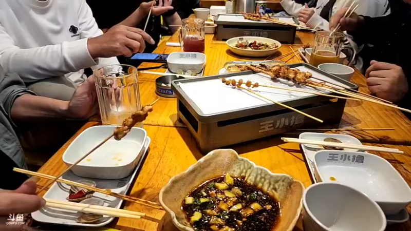 【2022-10-06 23点场】叶子户外：祝我兔宝新婚快乐。