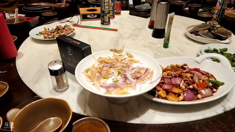 【2022-10-07 18点场】叶子户外：祝我兔宝新婚快乐。