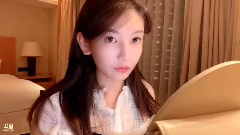 【2022-10-10 19点场】叶知秋Vanessa：出差武汉 大概七点播 钻粉狂欢