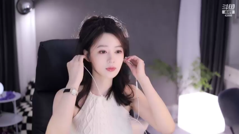 【2022-10-10 21点场】苏恩Olivia：苏恩：令令上班第二天哦❤