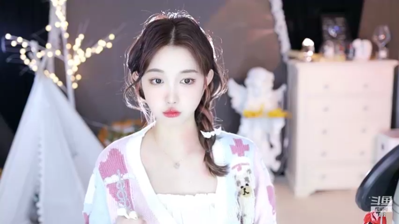 【2022-10-11 02点场】小肉球阿：爱笑的女孩运气不会差~~