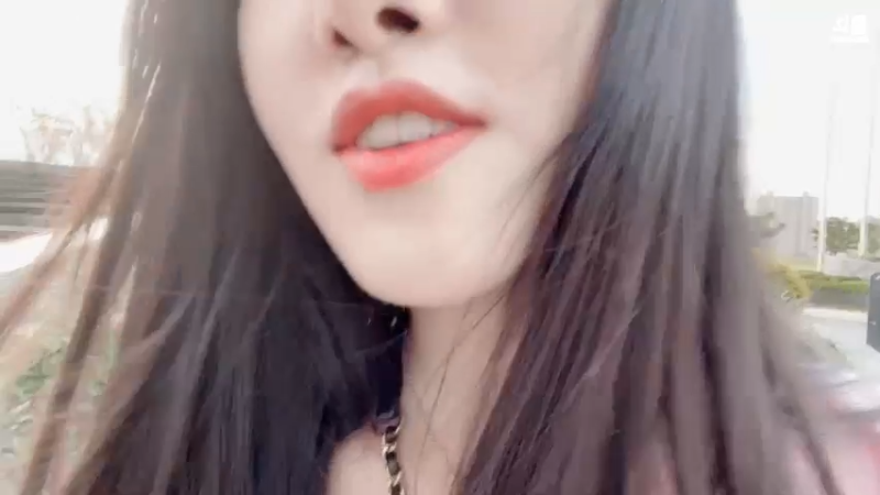 【2022-10-12 17点场】喵小莎：和老大聚会，晚上户外。