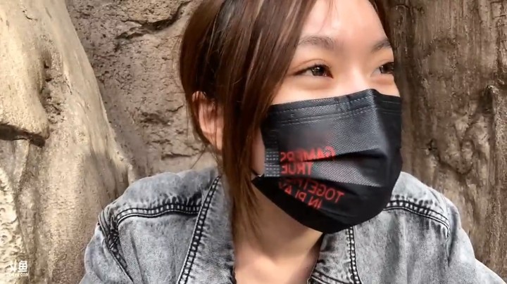 呆妹儿不在，美女帮忙直播很可爱