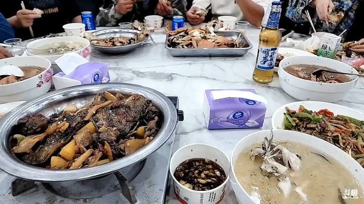 肖哥又吃海鲜大餐，这不怕痛风了啊