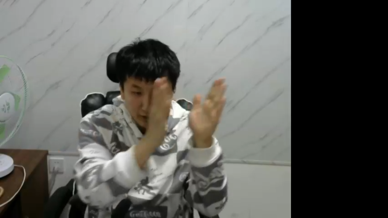 【2022-10-13 00点场】解说小狼：小狼：大家每时每刻都开心