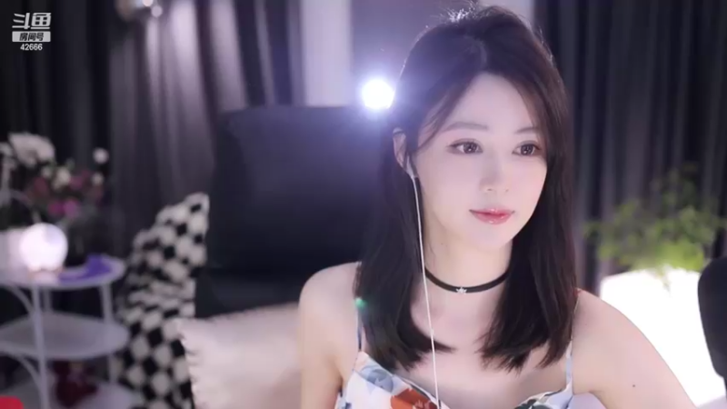 【2022-10-13 20点场】苏恩Olivia：苏恩：令令上班第三天哦~