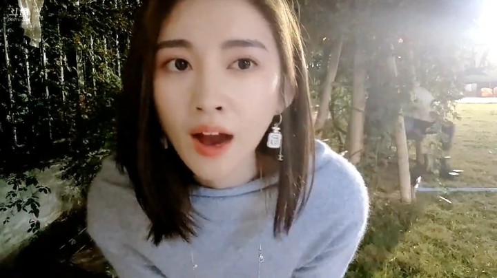 肖哥让娜美女来直播聊天，美女能说会道太会直播了啊