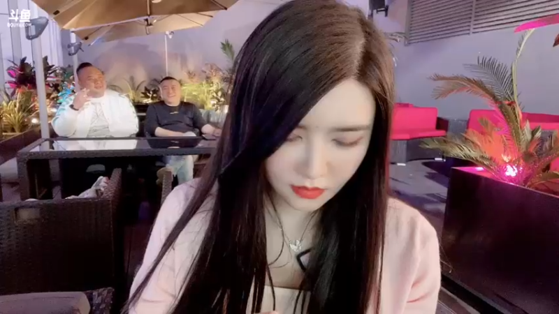 【2022-10-13 00点场】喵小莎：和老大聚会，晚上户外。