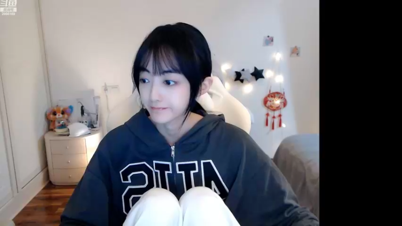 【2022-10-12 17点场】很嗯的雨薇：想过2星》今天是运动系主播