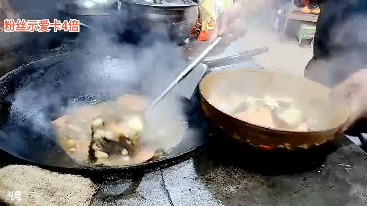 三娃做酸菜鱼，看起来很快啊