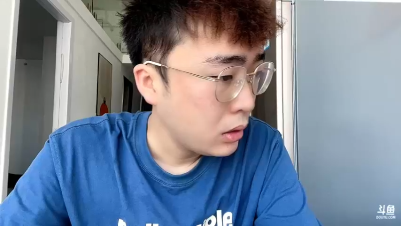 【2022-10-13 13点场】别问问就黑皮：【小奶团】下午2点 开播做饭！