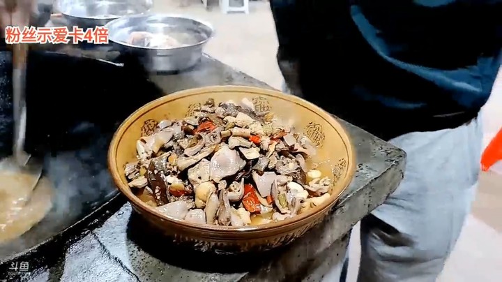 浩哥不在，老魔王看三娃做菜