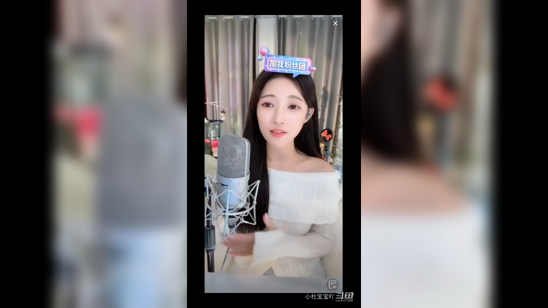 长相甜美的小姐姐  声音好听   笑起来的样子好美