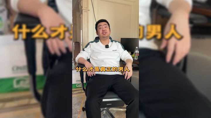 男人过了20岁，就不要再穿的像个人了！