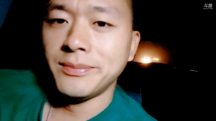 开始点歌，肖哥说不如洪哥唱的好啊