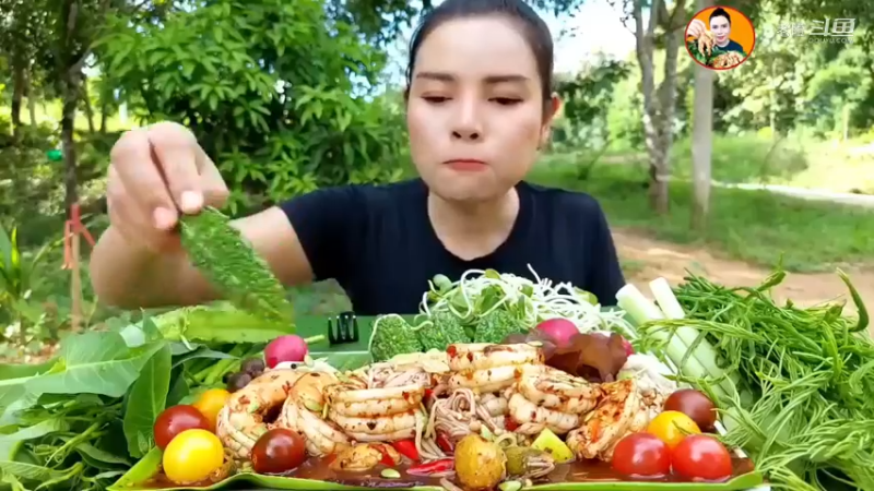 泰国吃播沙拉姐_凉拌木瓜沙拉  虾