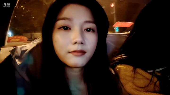 茵妹妹和两个美女在合肥旅游好快乐啊