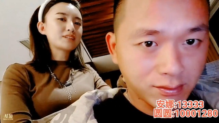美女帮肖哥按摩，让人羡慕啊