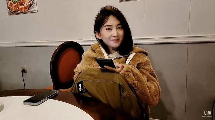 肖哥认为自己是娜姐的备胎，娜姐笑了