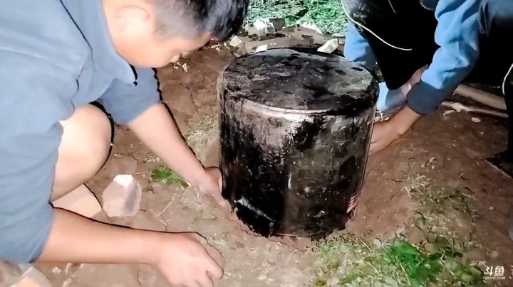 浩哥要做蒸汽鸡了，大家怀疑不会熟啊