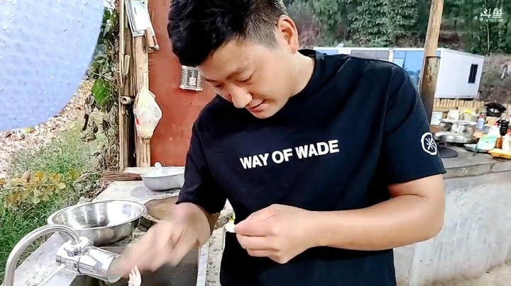 浩哥想邀请女主播来记得玩，有人带节奏，太难了
