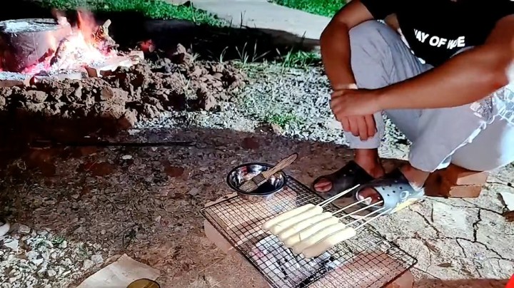 浩哥在做蒸汽鸡，开始拷其他吃的了