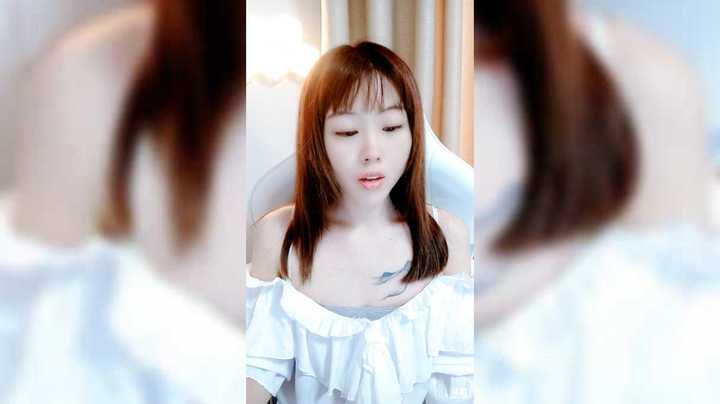 美女新主播直播很安静，还没连麦