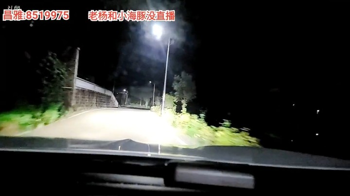 吃饱喝足，浩哥和女嘉宾坐车回来了