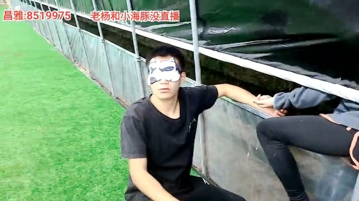 浩哥表弟蒙眼找人，要猜出来是谁才可以