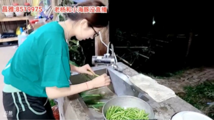 洗菜还的看妹妹，妹妹肤白貌美啊