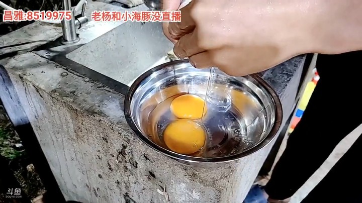 浩哥这鸭蛋还不错，很大啊