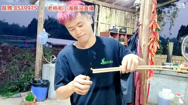 浩哥真是贴心，怕美女被蚊子咬啊