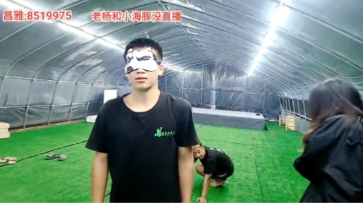 表弟蒙眼找人，女嘉宾很机智但是浩哥提醒表弟了