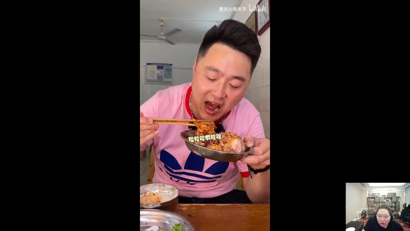 我在斗鱼看即将拥有人鱼线的PDD直播英雄联盟