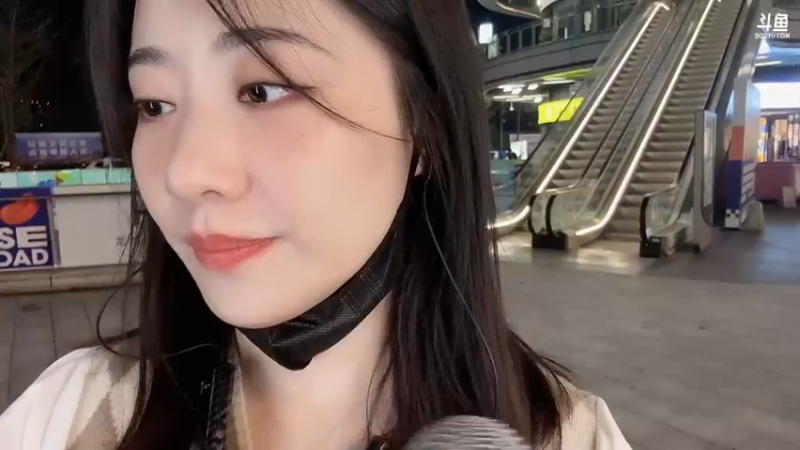 【2022-10-22 20点场】杨一歌：杨一歌：街唱七点开播～