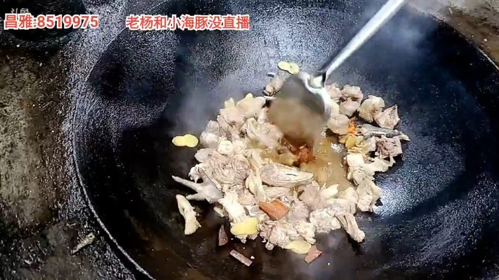 三娃在炒鸡，浩哥说了一句名人的话失败是正常的，人生充满了失败