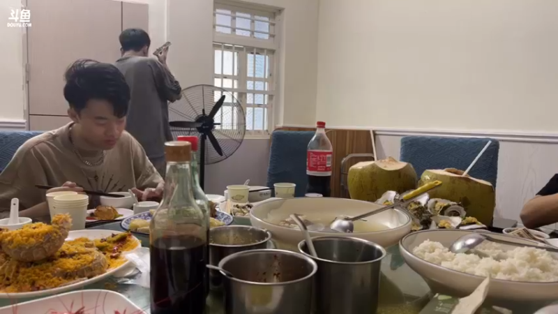 【2022-10-23 17点场】imxiaoxin：【✘-✘】户外来咯！