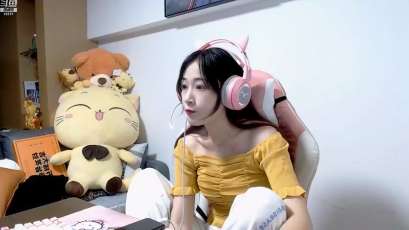【2022-10-22 18点场】传情小小：小鹿：混子来了！