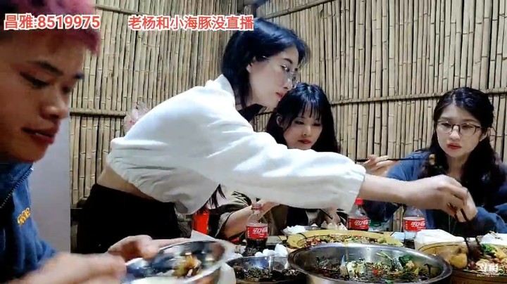 女嘉宾吃的津津有味，大家说三娃做菜还是可以的